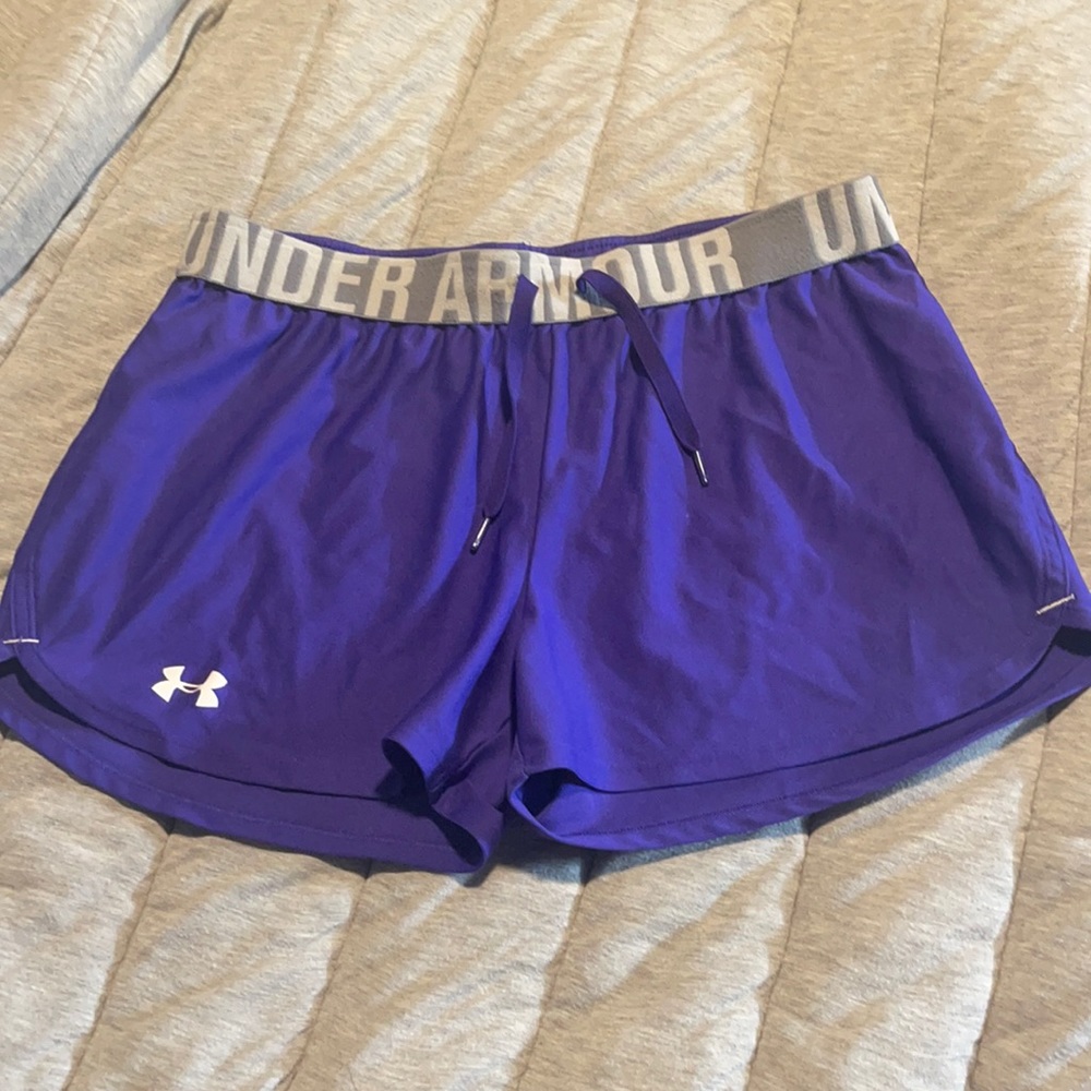 Under armour shorts Size medium